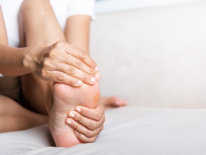 Perché vengono i crampi alle gambe durante la notte?