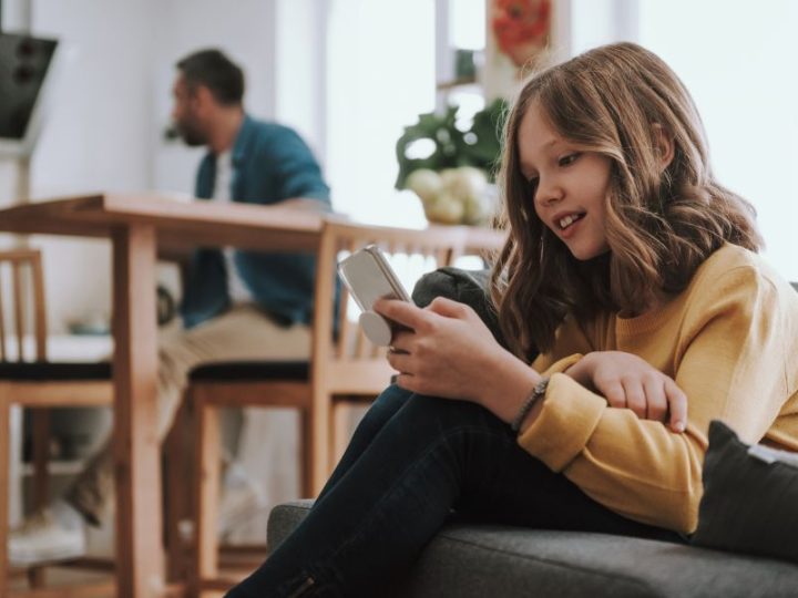 Stop ai social sotto i 13 anni: l’Europa cambia rotta, ecco cosa prevede davvero il Kids Act