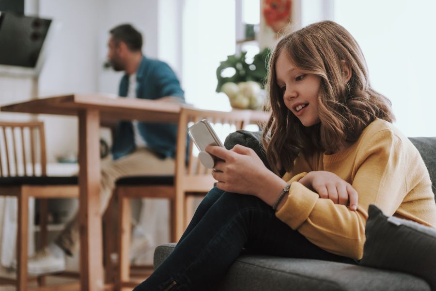 Stop ai social sotto i 13 anni: l’Europa cambia rotta, ecco cosa prevede davvero il Kids Act